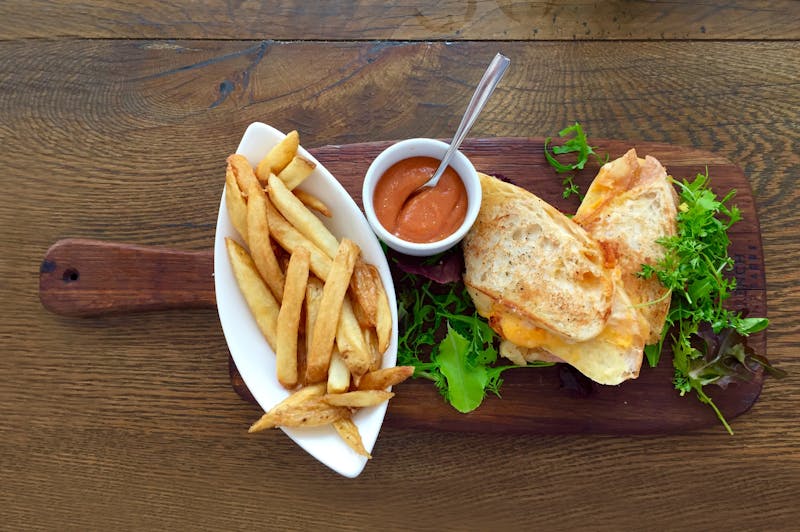 Garlic cheese bread sticks with dipping sauce